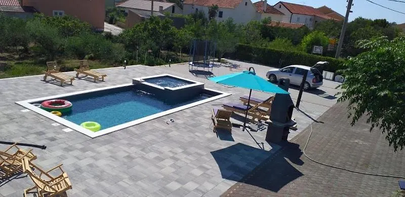 Apartmant Franica With Heated Pool And Jacuzzi Privlaka  Κροατία